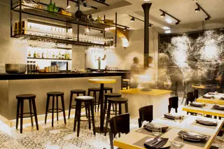 O Zazah abriu junto ao Príncipe Real, como restaurante e, em breve, será também sala de música e de espetáculos