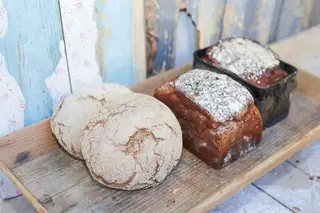 A broa e o bolo negro de Loriga dão nome à aldeia de montanha