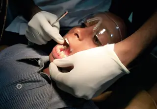 Consulta de dentista para uma criança em Angola: 7 euros