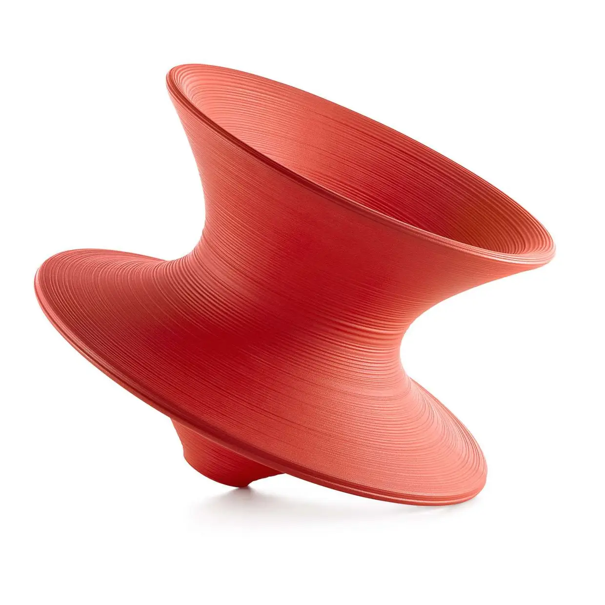 Spun, cadeira rotativa em polietileno roto-modelado, design Thomas Heatherwick, Magis, €335 (+IVA)