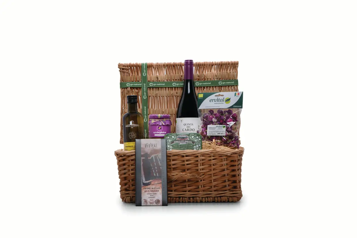 Cabaz Azevinho (contém Azeite virgem extra Esporão, Petingas em azeite virgem extra La Gondola, Mel multiflores Apisorganic, Chocolate 85% Vivani, Chá de perpétua roxa em saco Ervital e Vinho tinto Quinta do Cardo), Supermercados Go Natural, €19,99