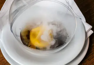 O surpreendente consommé de algas da nossa costa