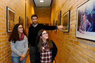 Daniel, Bruna e Joana passeiam pelos estúdios da SIC