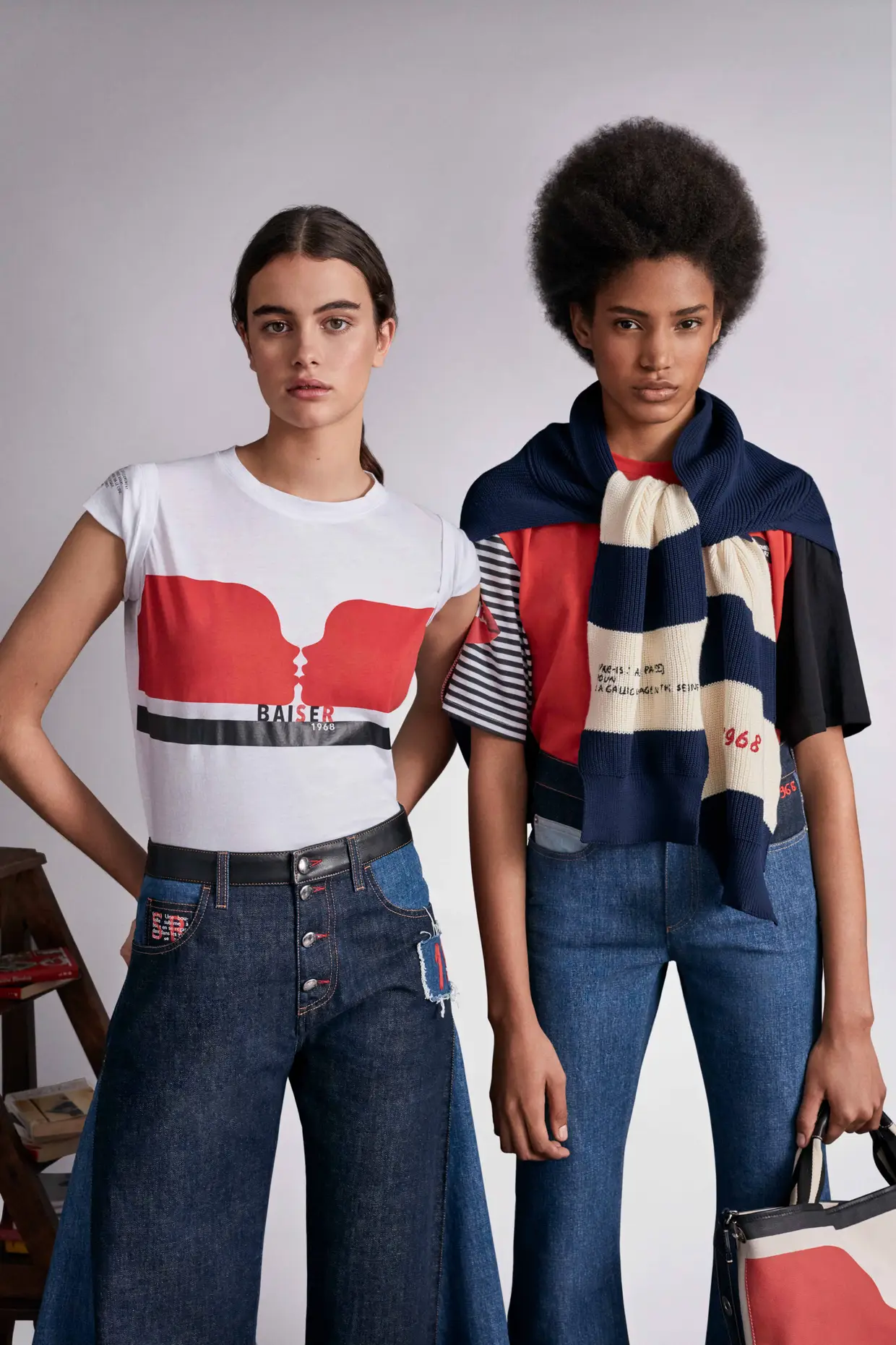 Calça de ganga com bordados e remendos €790, t-shirt €90, calça de ganga Saint Germain €390, t-shirt multicolor €120, camisola em malha €590