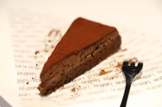No Gourmet Experience há uma zona dedicada às sobremesas: bolo de chocolate da Landeau (na foto), pastelaria conventual da Alcôa, morangos cobertos com chocolate da Godiva e gelados da Nannarella