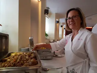 “Apesar de trabalhoso, dá-me muito gozo fazer este prato, ver as pessoas a matar saudades e a dizerem que era mesmo o que lhes apetecia”, diz Justa Nobre, sobre o cozido à portuguesa que serve em buffet no seu restaurante O Nobre, no Campo Pequeno, em Lisboa