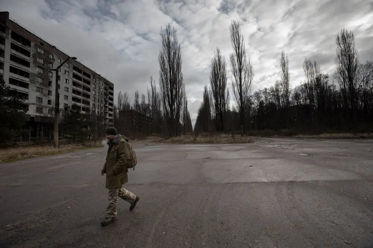 Yevgen Goncharenko, 44 anos, é guia em Chernobyl há uma dúzia de anos. Os visitantes têm de o seguir para todo o lado