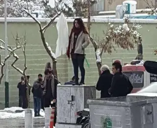 Narges Hosseini foi detida a 29 de janeiro em Teerão e as autoridades pedem 90 mil euros de caução para a libertarem