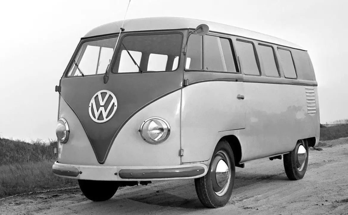 A carrinha 'Pão de forma' da Volkswagen é um dos veículos com maior longevidade na produção automóvel, uma vez que começou a ser produzido em 1950