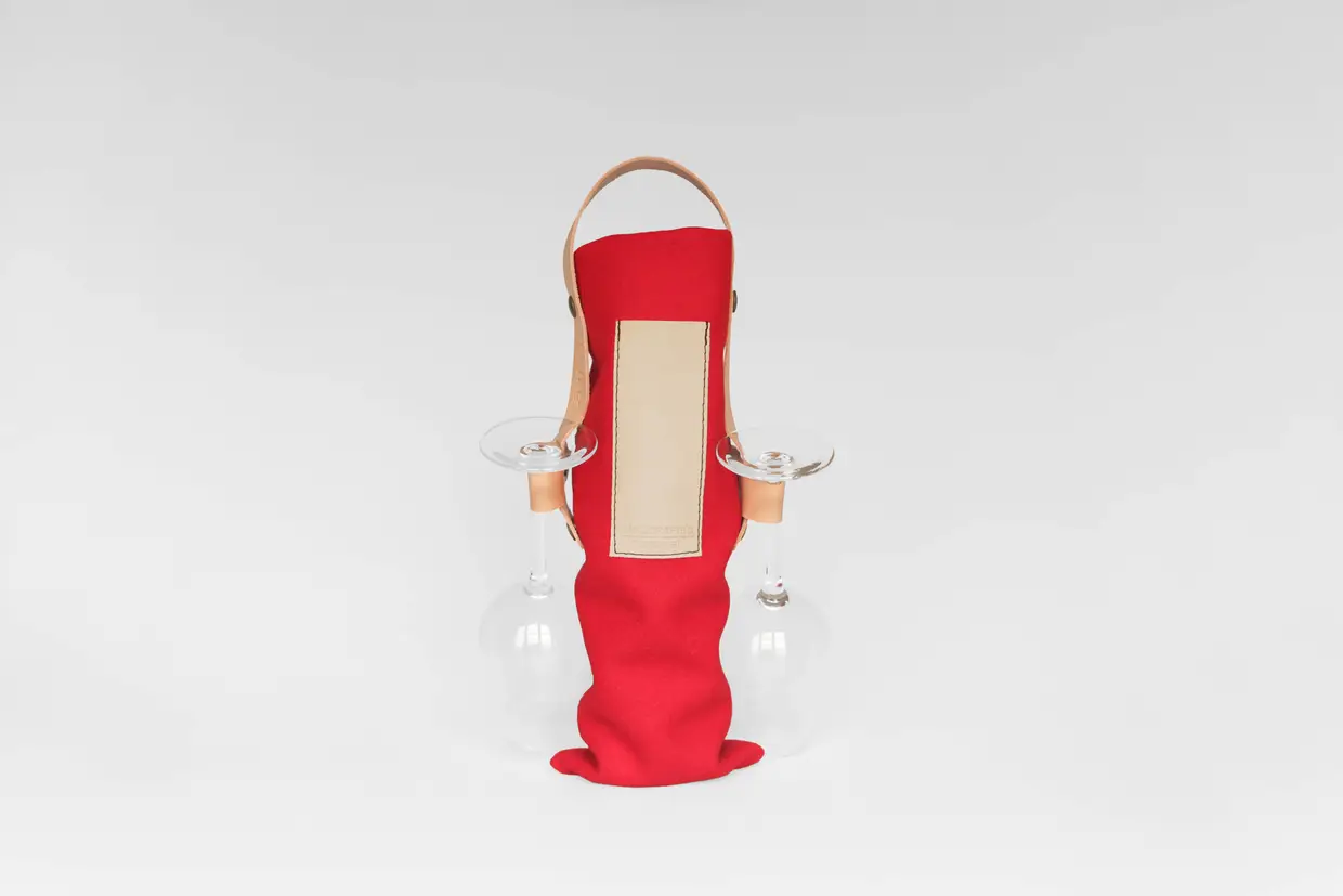 Saco em burel para transportar uma garrafa e dois copos, Tomaz, à venda em wwww.tomazdesign.com, €38