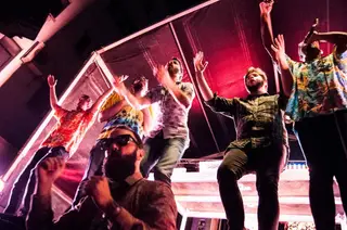 O coletivo Gin Party Soundsystem vai agitar o Maus Hábitos, no Porto, em noite de folia