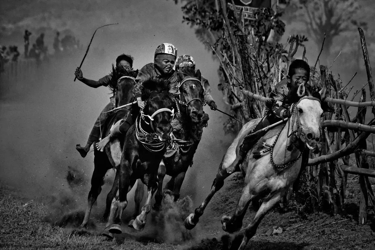 Meninos jockeys