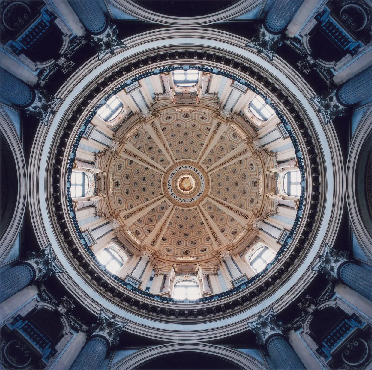 ‘‘A cúpula da Basílica de Superga, emTurim, é umas das minhas justaposiçõesde círculos preferidas porque contrastareligião com ciência’’