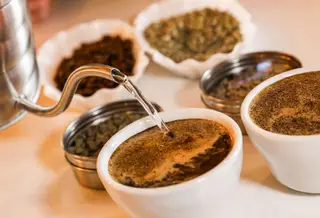 O novo café da Spirito passa a fazer parte de 70% das bebidas, desde o normal expresso ao café de filtro (brewing), até aos cappuccinos e americanos, servidos quentes ou frios.