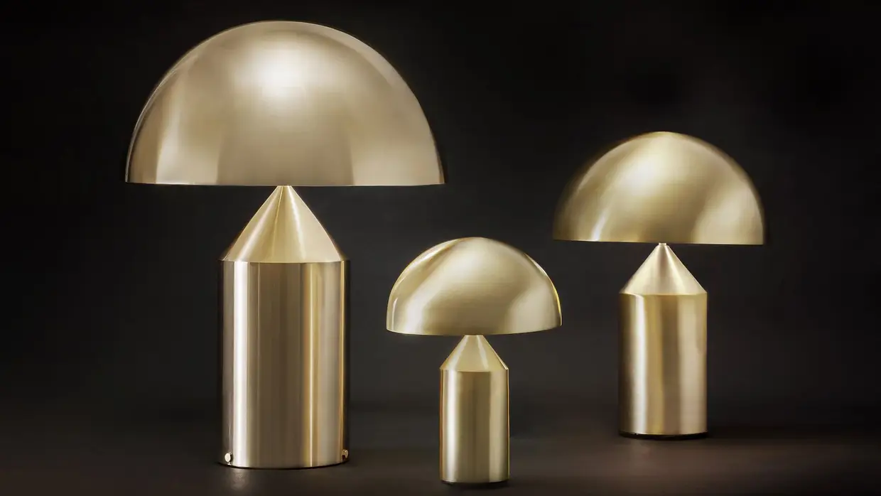 Atollo (1977), um dos mais reconhecidos objetos de design criados por Vico Magistretti, resulta da combinação de três formas geométricas: cilindro, cone, círculo