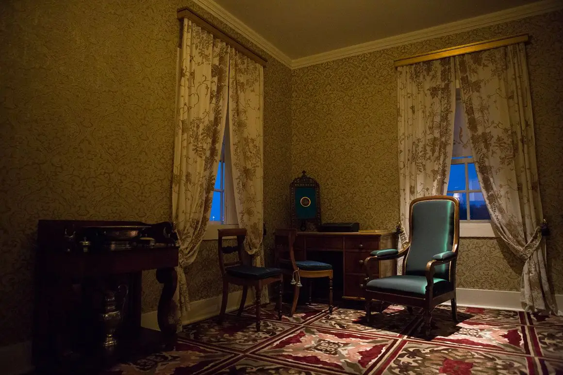 O Quarto do Rei foi reconstruído a partir de aguarelas e gravuras que se encontram no Museo del Rissorgimento, em Turim, Itália