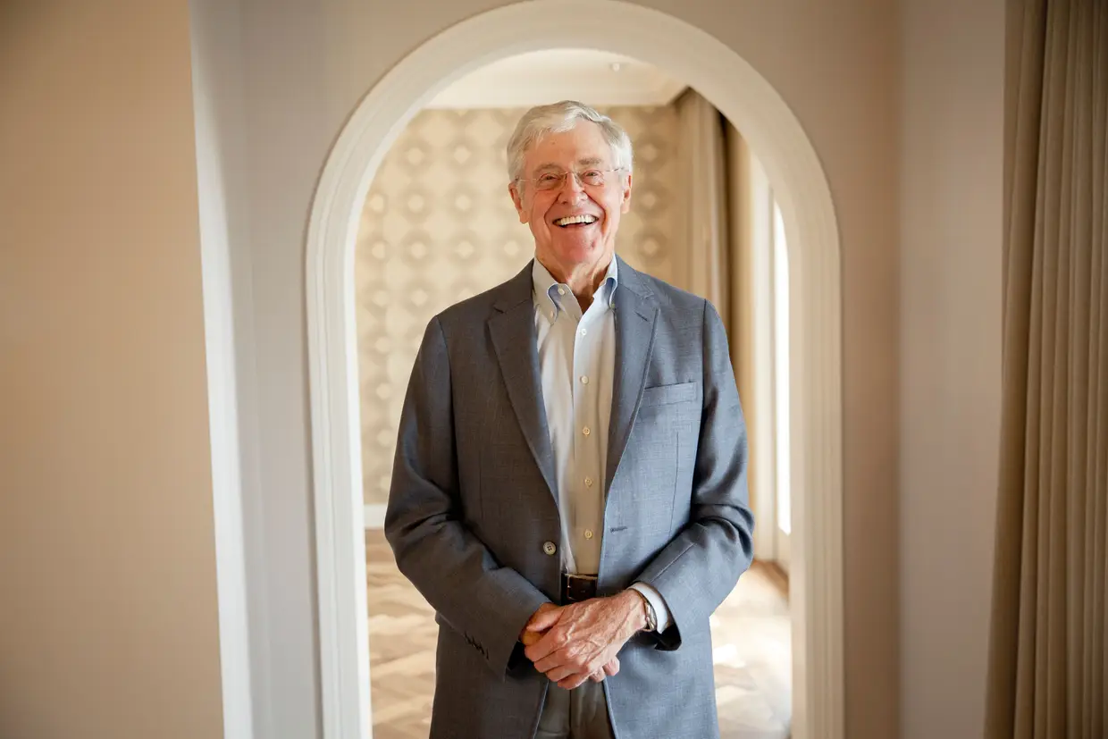8 - Charles Koch – O oitavo lugar é partilhado por dois irmãos: Charles e David Koch. A participação de 42% que cada um detém na Koch Industries vale 60 mil milhões de dólares