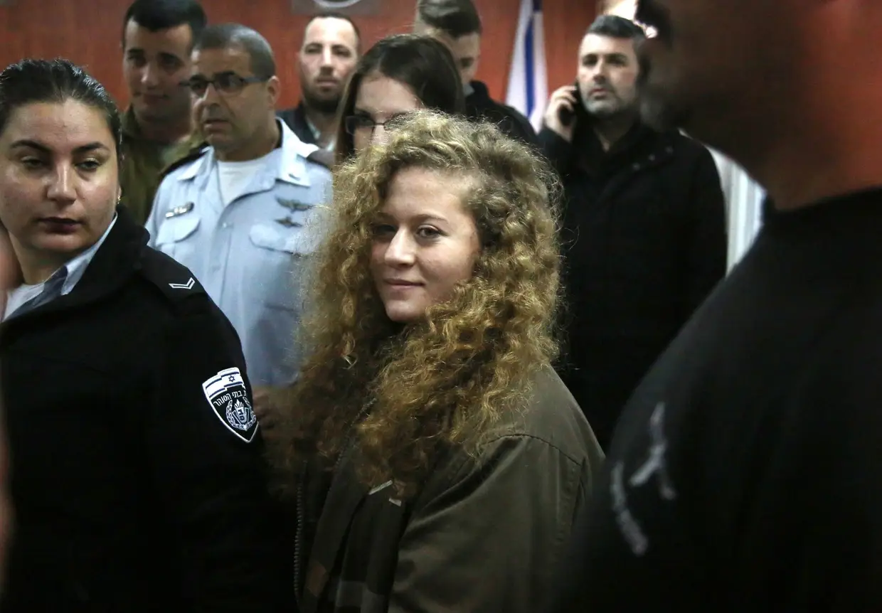 Ahed Tamimi completou 17 anos a 31 de janeiro numa prisão israelita. Esta foi a sua última aparição pública, em tribunal, a 13 de fevereiro.