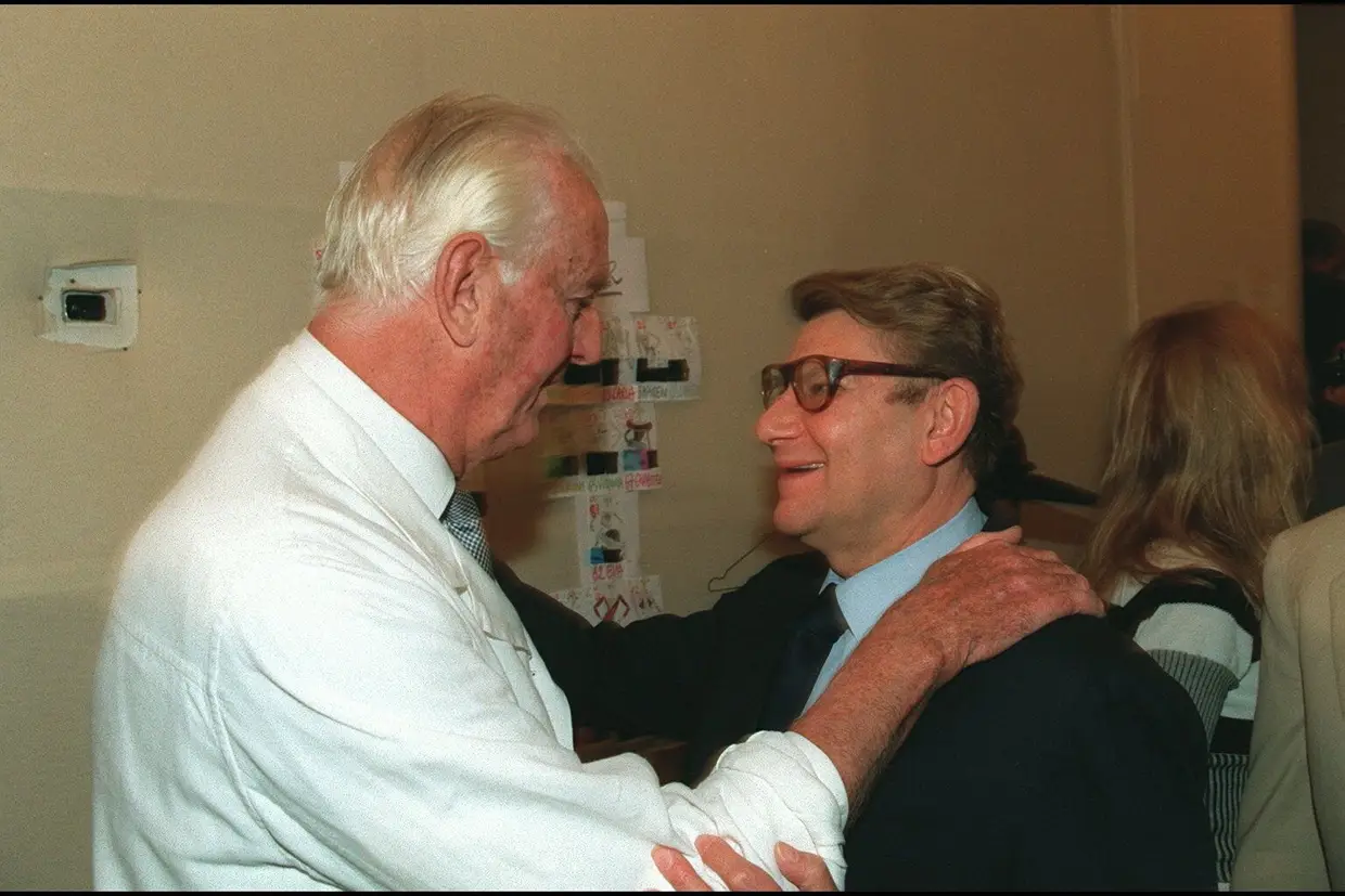 Com Yves Saint Laurent, nos bastidores da apresentação da coleção Outouno/Inverno 95/96