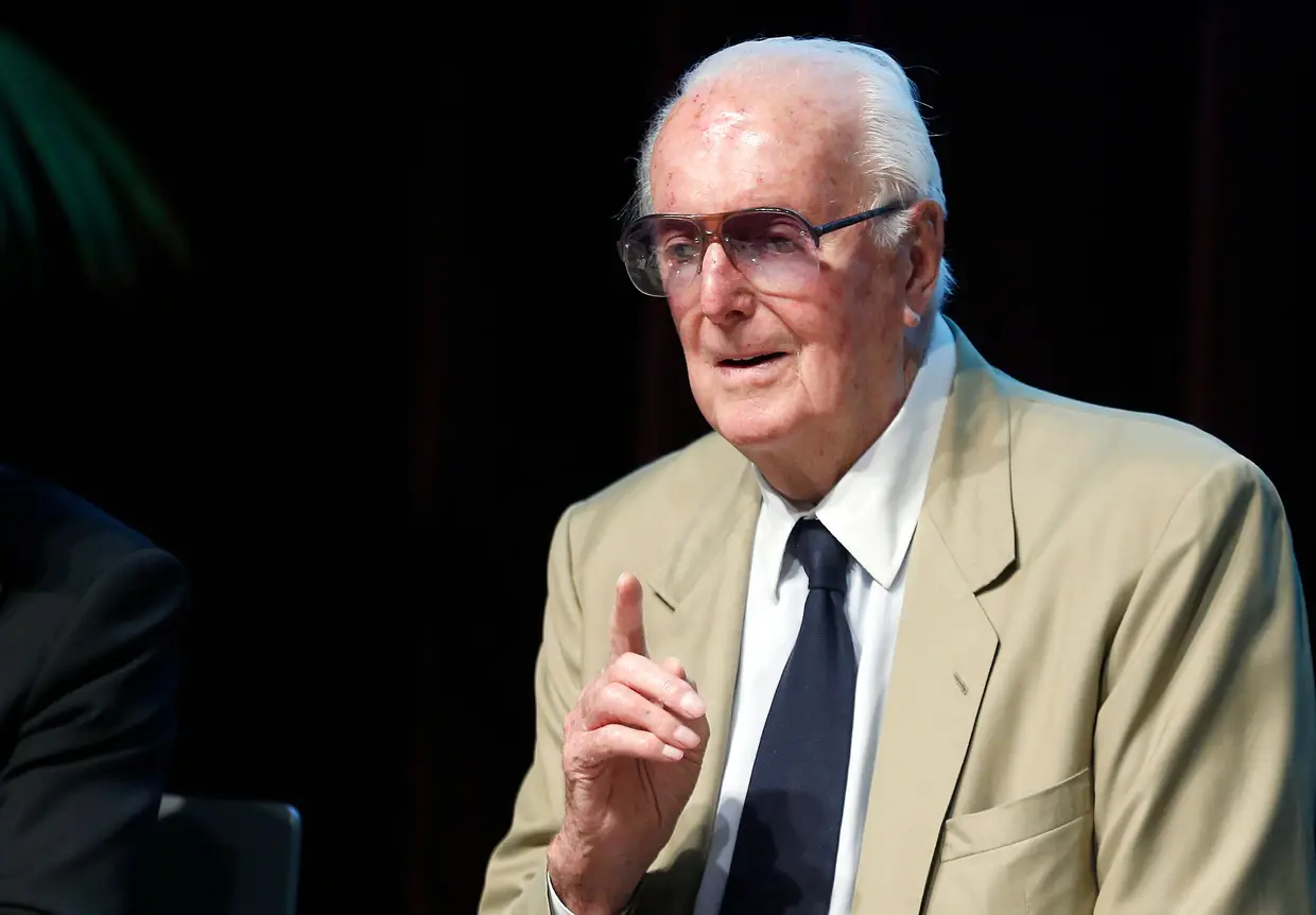 Numa das últimas aparições públicas, na inauguração da exposição "Hubert de Givenchy", na "Cite de la Dentelle et de la Mode" em junho de 2017, em Calais, França