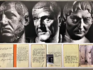 "La Morte del Desiderio revela" “um bloco de anotações sobre as personagens 'fictícias' da primeira instalação e cruza esculturas de figuras humanas da Antiguidade Clássica” com notas manuscritas “sobre os seus conflitos interiores”