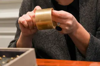 A designer de joias Liliana Guerreiro abriu uma loja/atelier, em outubro, na rua do Rosário