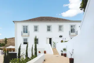 O boutique hotel Casa Mãe, em Lagos, recebe a primeira aventura gastronómica do chefe Diogo Noronha, do restaurante Pesca, em Lisboa