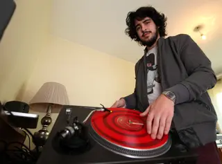 A fechar a festa no Maus Hábitos vai estar o dj SlimCutz, a partir das quatro da manhã