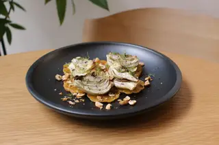 Funcho assado com tangerina, avelãs e sumac, do Mondo Deli