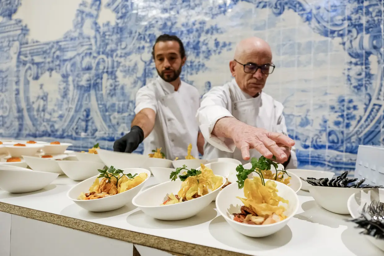 O chefe Hélder Chagas, do restaurante Ribamar - o único restaurante que participa no festival desde a 1.ª edição - leva o clássico polvo assado com batata-doce