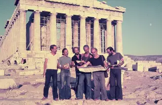 Alexandre Alves Costa,Sérgio Fernandez, José Grade, Alcino Soutinho,Fernando Távora e Álvaro Siza, numa viagem à Grécia em 1976