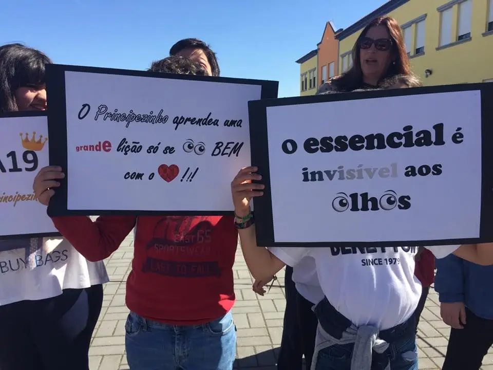 "O essencial é invisível aos olhos", cartaz alusivo ao livro «O Principezinho»