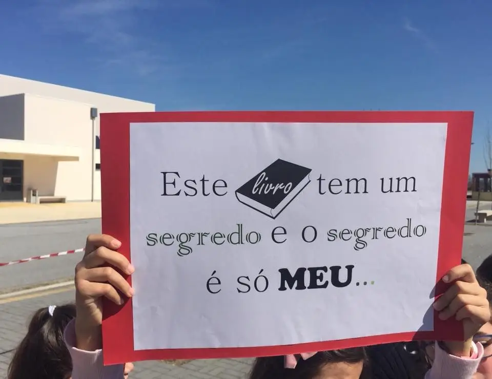 "Este livro tem um segredo e esse segredo é só meu", cartaz alusivo ao livro «O Segredo do Rio»