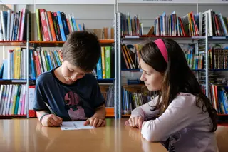 Sofia Julião, que estava responsável por ajudar os colegas do 1ºano a votar