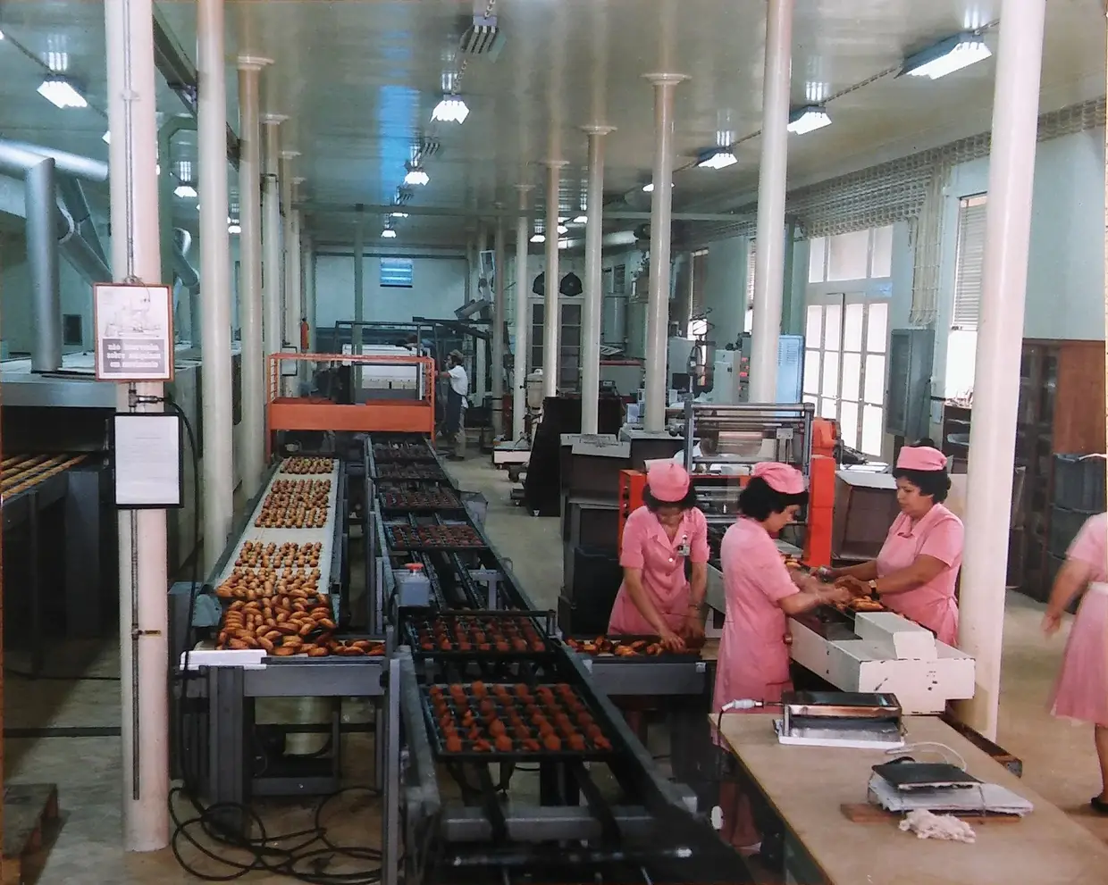 A Confeitaria funcionou desde 1971, integrada na Fábrica de Bolos Secos