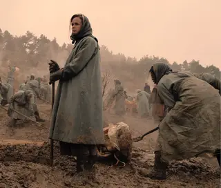 Para além de Elizabeth Moss, a série conta com Alexis Bledel