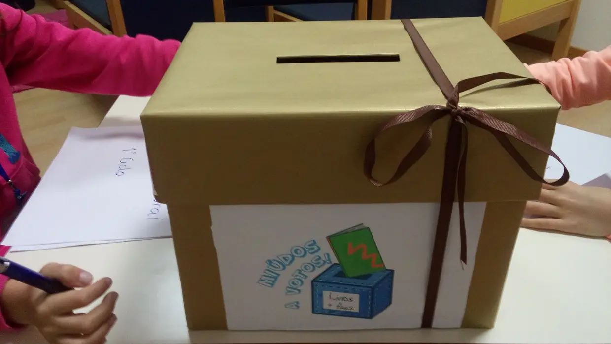A urna de voto feita pelos alunos