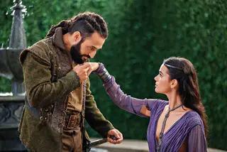 No papel de Constantino, um nobre sedutor com manhas de vilão que se envolve com Catarina (Bruna Marquezine), o ator português José Fidalgo estreia-se no Brasil