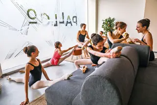 As alunas relaxam no espaço lounge do Pallco