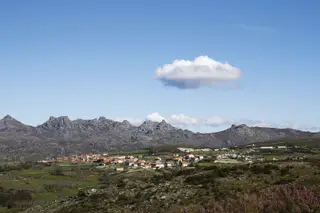 O Parque Nacional da Peneda-Gerês abrange cinco concelhos, cada um albergando uma das cinco portas do parque nacional: Lamas de Mouro (Melgaço), Mezio (Arcos de Valdevez), Lindoso (Ponte da Barca), Campo do Gerês (Terras de Bouro) e Montalegre