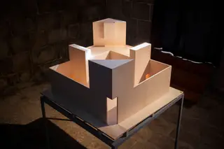 Maqueta do "templo" que Siza Vieira desenhou vai ser construído no jardim da quinta do Mosteiro de Leça do Balio