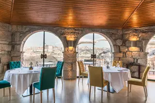 A sala do restaurante está agora mais luminosa e arrojada