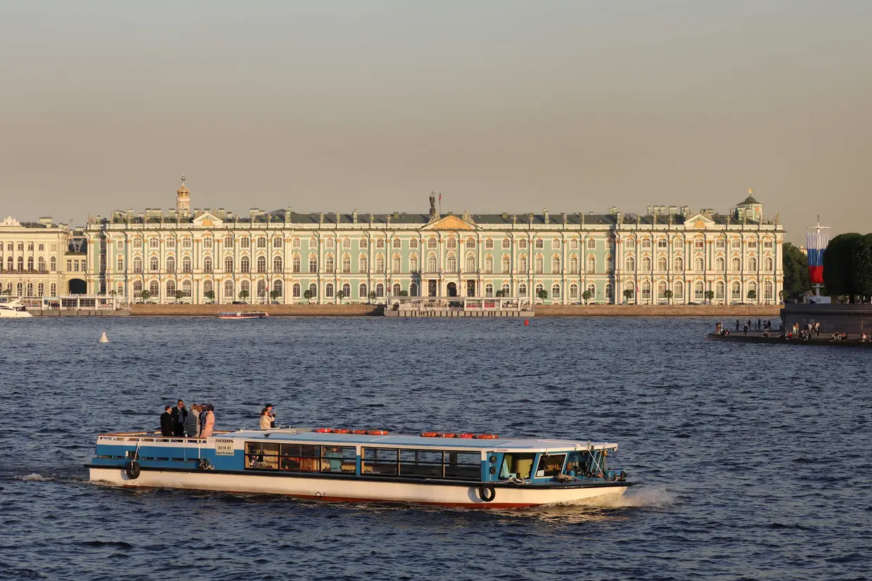 15. Hermitage (São Peterburgo, Rússia) – Nas margens do rio Neva está um dos maiores museus do mundo. Do seu acervo fazem parte peças de quase todas as épocas e culturas da história russa, oriental, europeia e norte africana.
