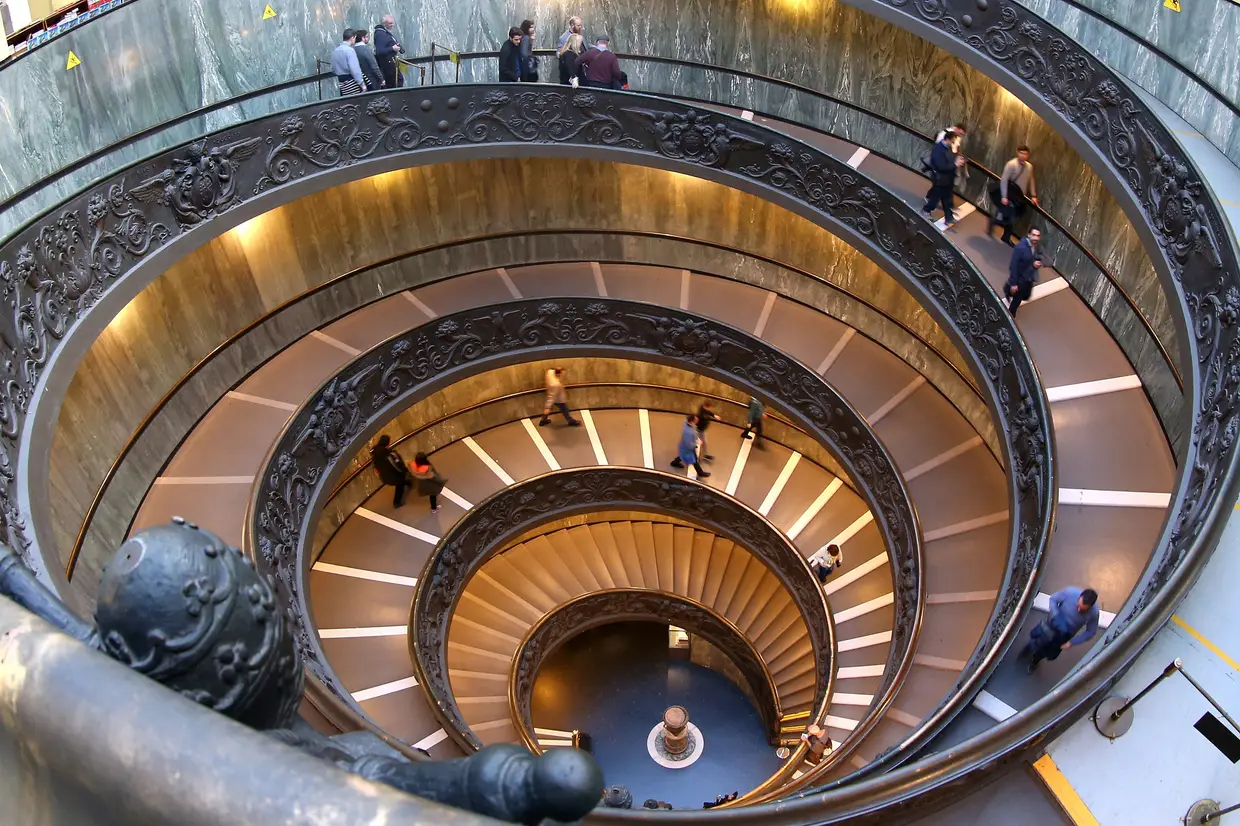 5. Museus do Vaticano (Vaticano, Itália) – Uma grande coleção de arte em que o expoente máximo é a Capela Sistina pintada pelos maiores artistas da Renascença.