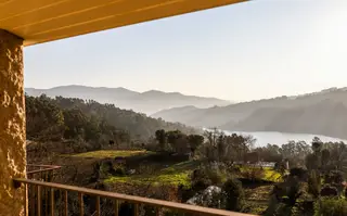 Vougaldeias, em Sever do Vouga, são duas casas recuperadas na aldeia de Couto de Esteves: a Casa da Tulha, com cinco apartamentos (dois T2 e três T1); e a Casa da Seara, também com cinco apartamentos (T1) e uma suite independente