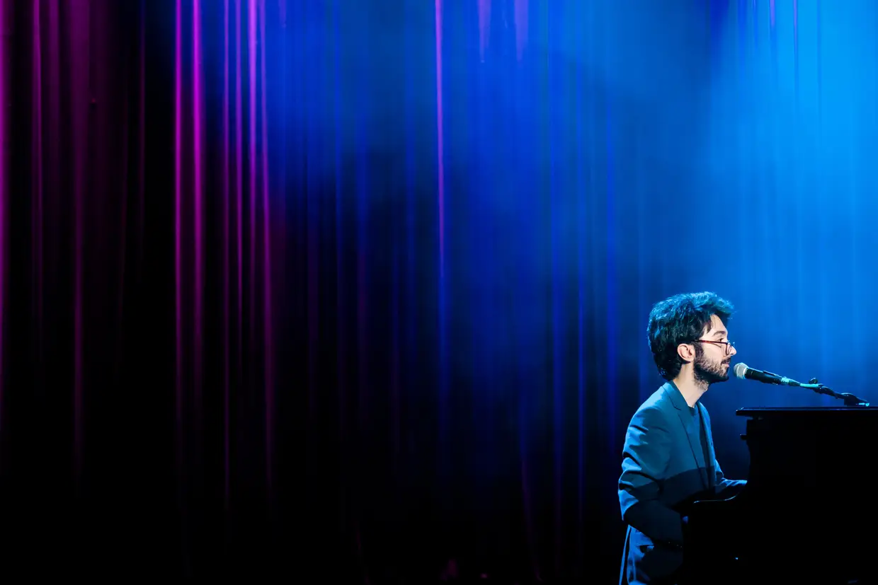 ... e revelou que esta seria provavelmente a última apresentação do álbum Pianinho neste formato voz+piano