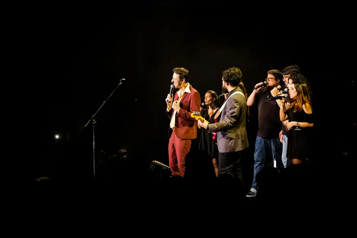 ... e também o coro 12 ao Todo