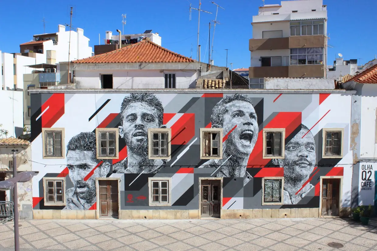 João Samina foi o autor do mural em Portimão (no Largo 1º de Maio)