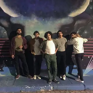 Os Capitão Fausto lançam novo disco depois do verão