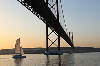 Nos catamarãs da Sea Sky viaja-se pelo rio Tejo e pela costa portuguesa